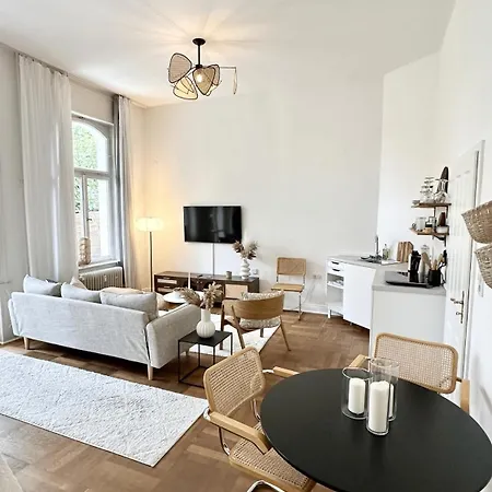 Frauenapartment Schoenes Apartment Mit Balkon Am Bergpark Wilhelmshoehe Kassel Exterior photo